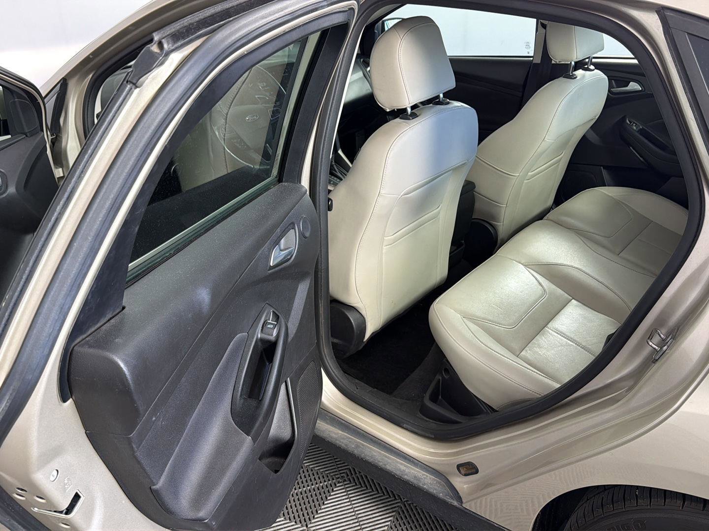 Used 2018 Ford Focus Titanium FWD image 10