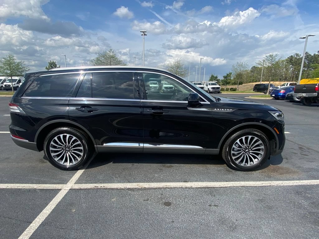 Used 2023 Lincoln Aviator AWD w/ Premium Package image 8