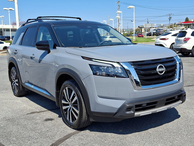 Used 2025 Nissan Pathfinder Platinum w/ Cargo Package image 1