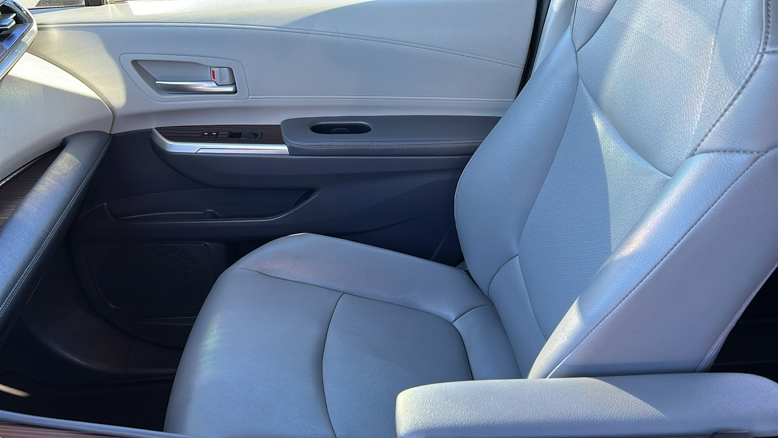 Used 2021 Toyota Sienna XLE image 19