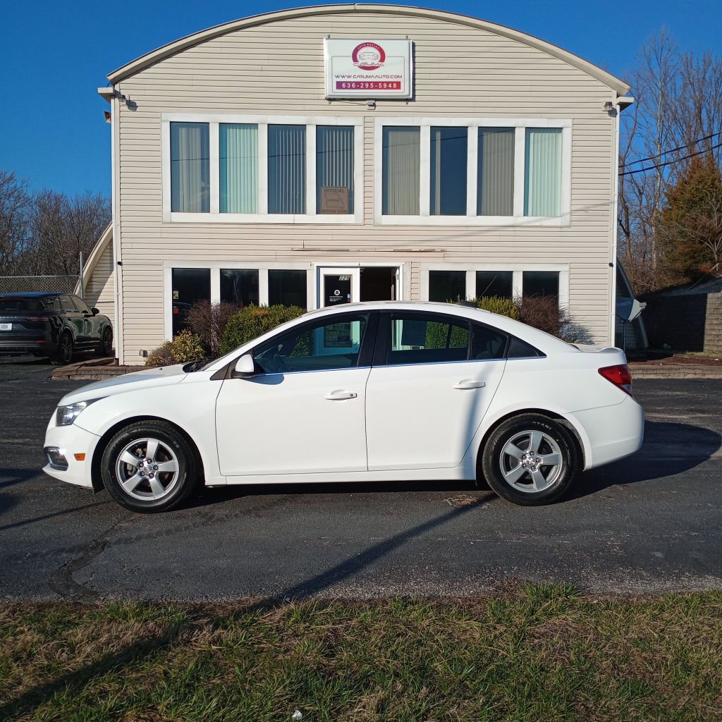 Used 2016 Chevrolet Cruze LT image 2