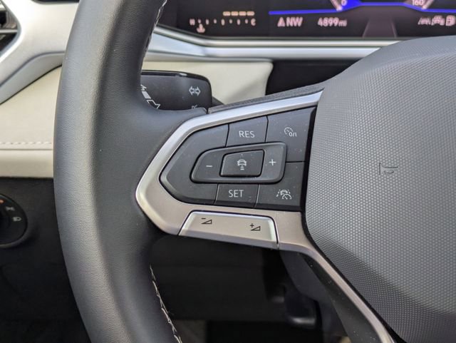 Certified 2025 Volkswagen Taos SE image 26