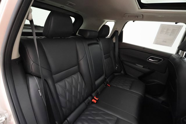 Used 2022 Nissan Rogue Platinum w/ Head-Up Display Package image 22