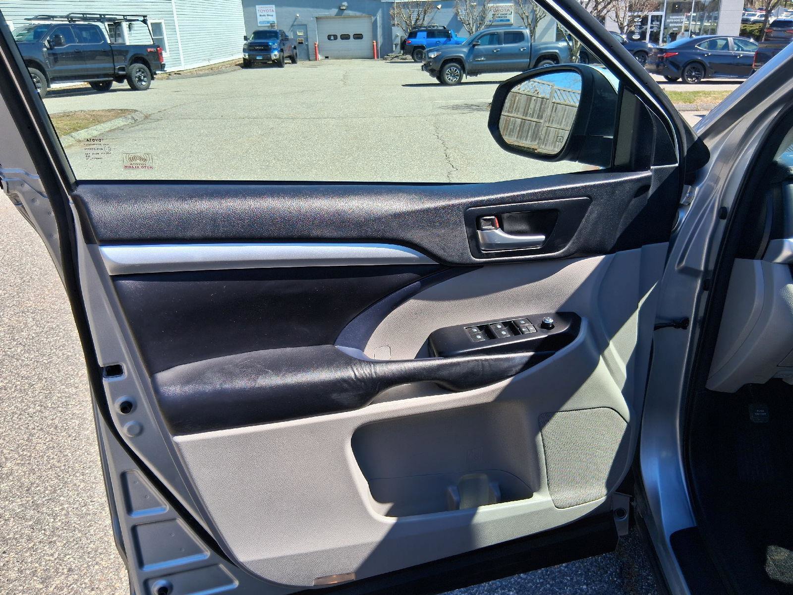 Used 2015 Toyota Highlander XLE AWD/4WD image 8