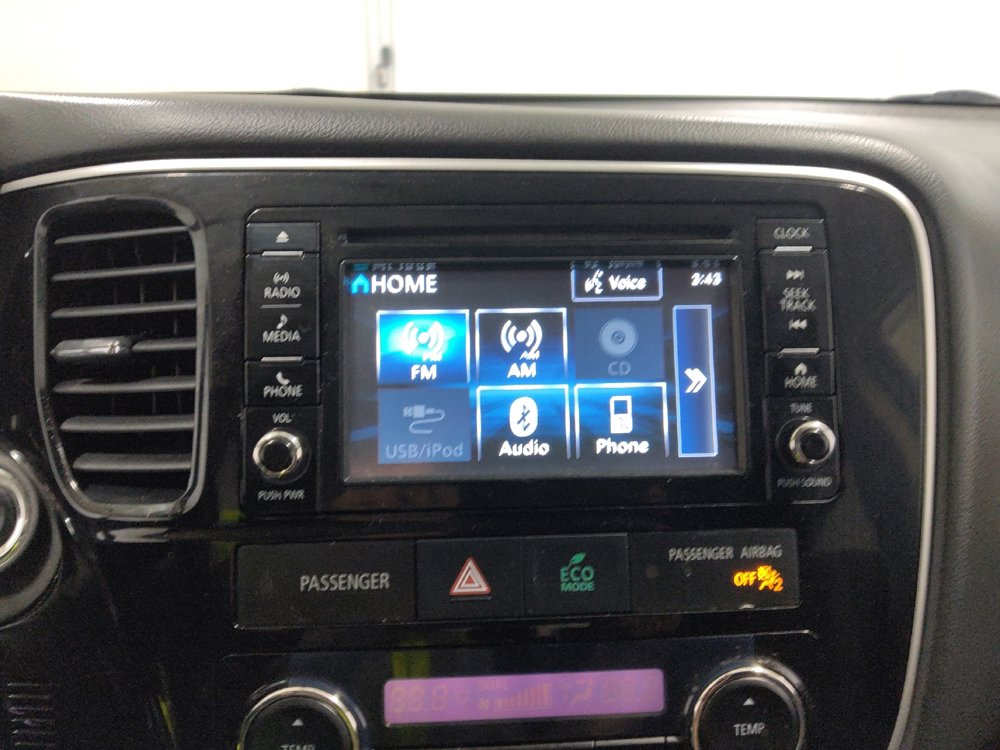 Used 2016 Mitsubishi Outlander SE image 25