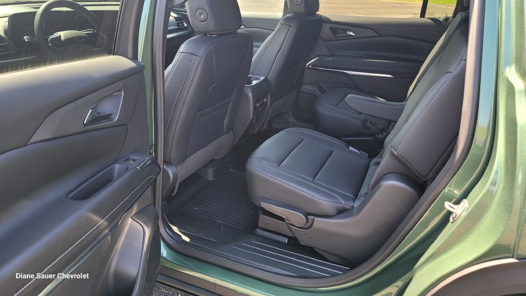 New 2027 Chevrolet Traverse LT w/ Midnight/Sport Edition FWD image 26