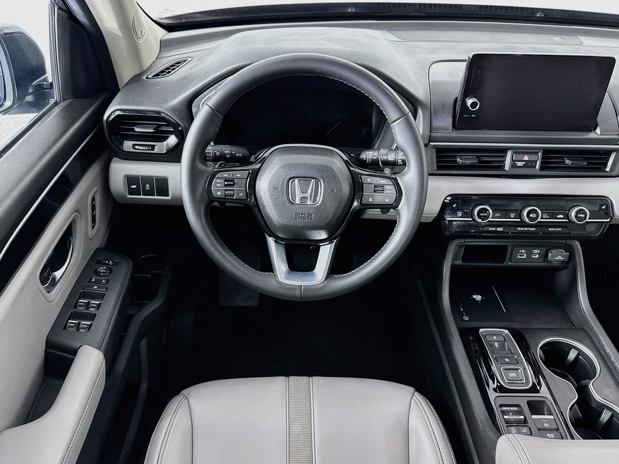 Certified 2025 Honda Pilot Touring image 24