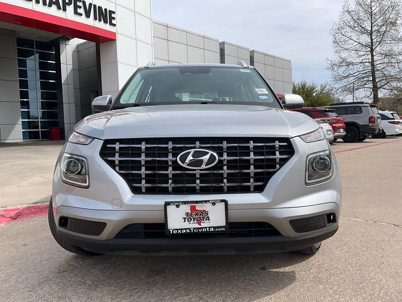 Used 2025 Hyundai Venue SEL image 3