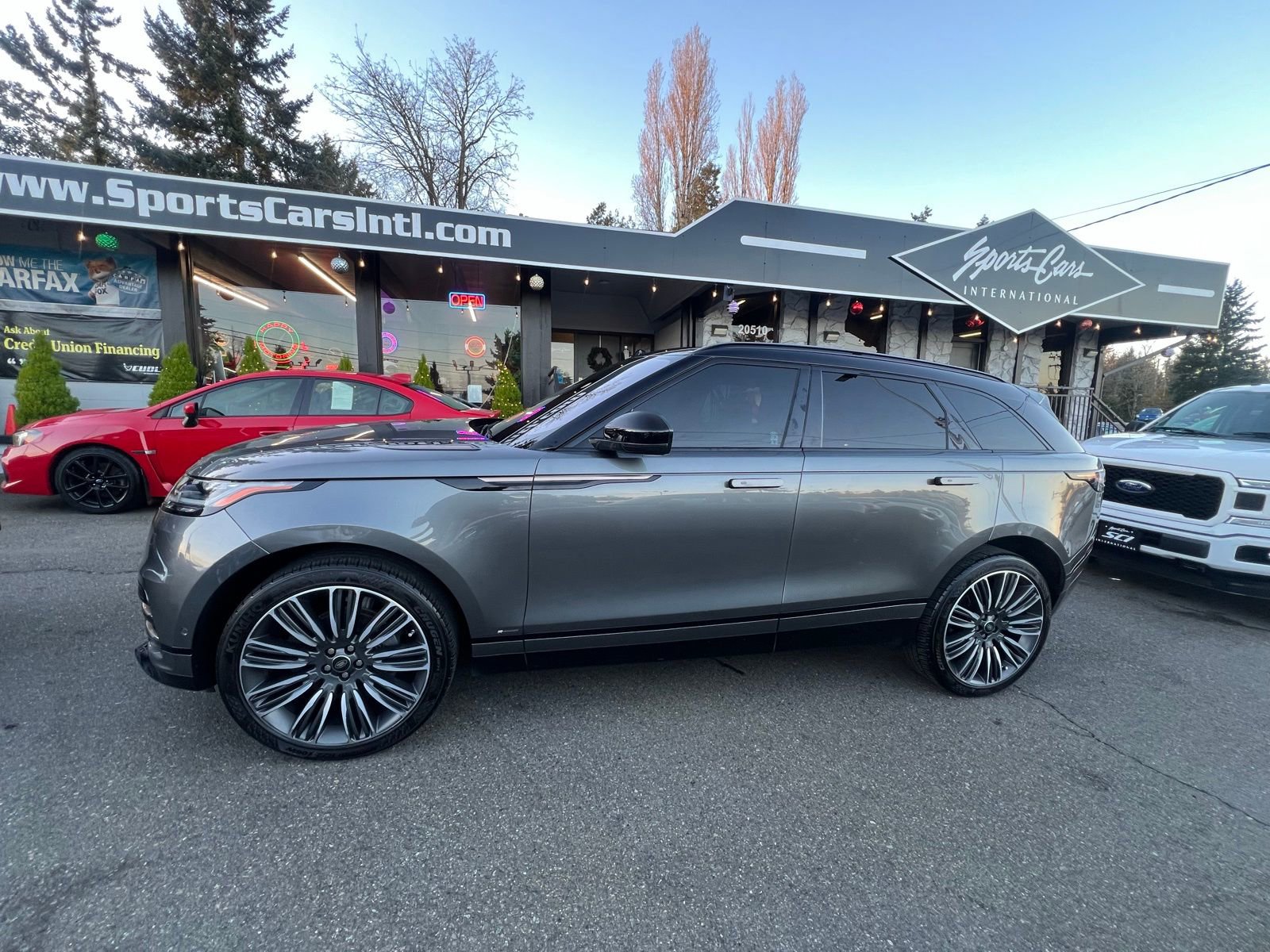 Used 2019 Land Rover Range Rover Velar R-Dynamic SE image 2