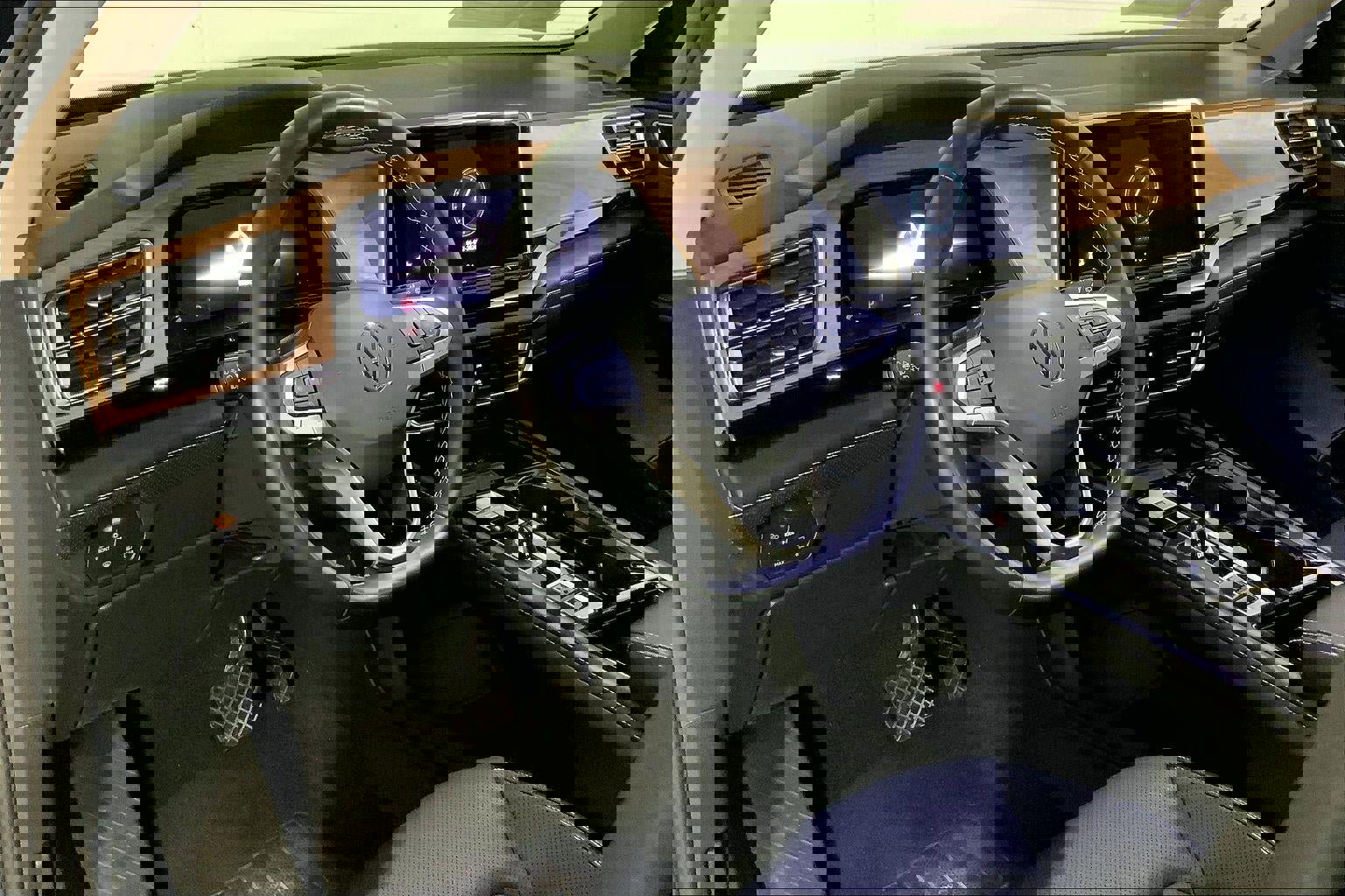 Used 2024 Volkswagen Atlas SE image 14