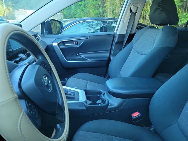 Used 2019 Toyota RAV4 XLE w/ Convenience Package FWD image 7