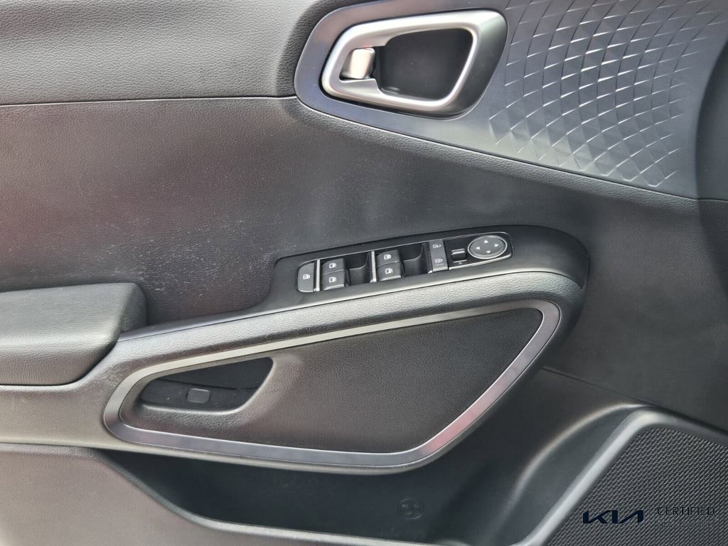 Certified 2022 Kia Soul S image 32
