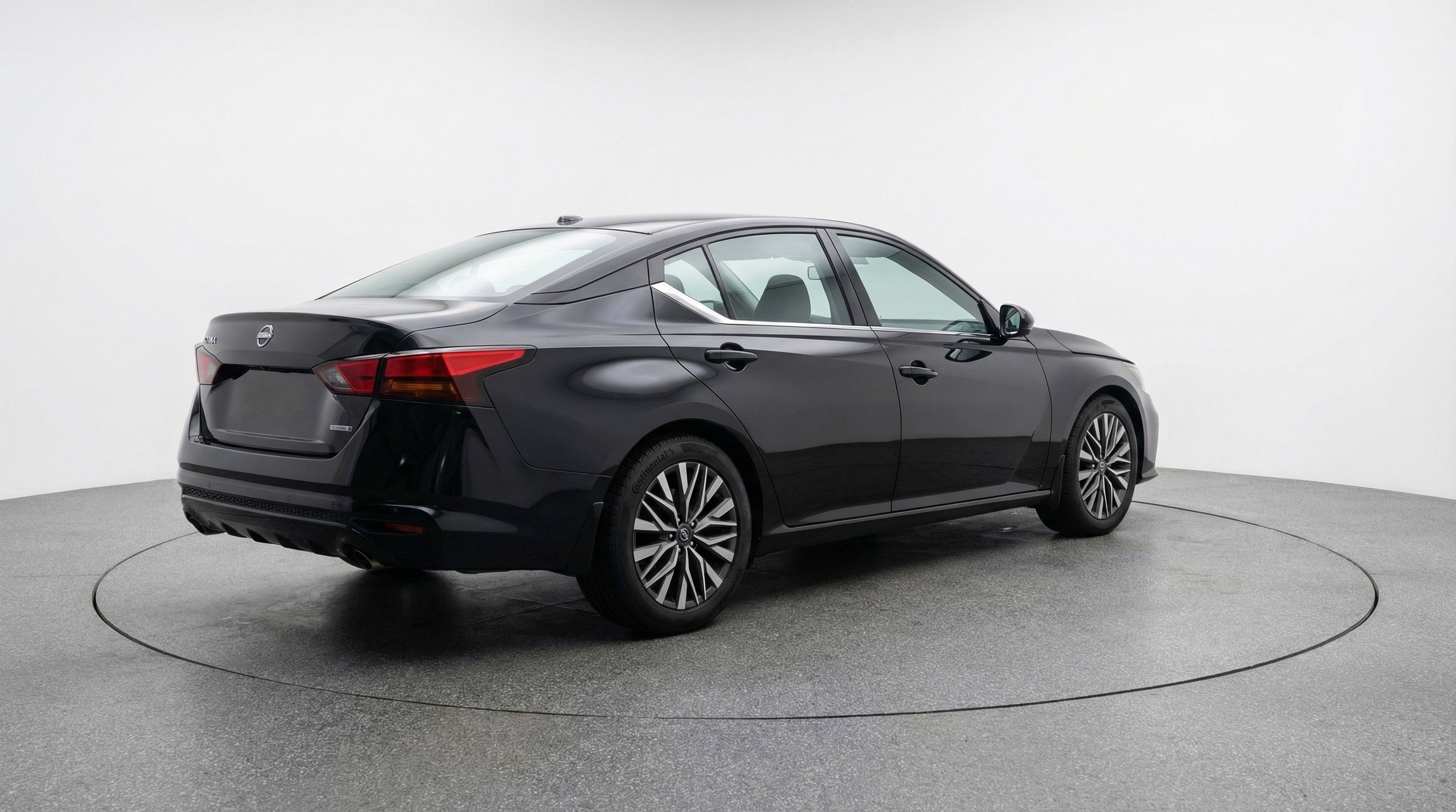 Used 2025 Nissan Altima 2.5 SV image 9