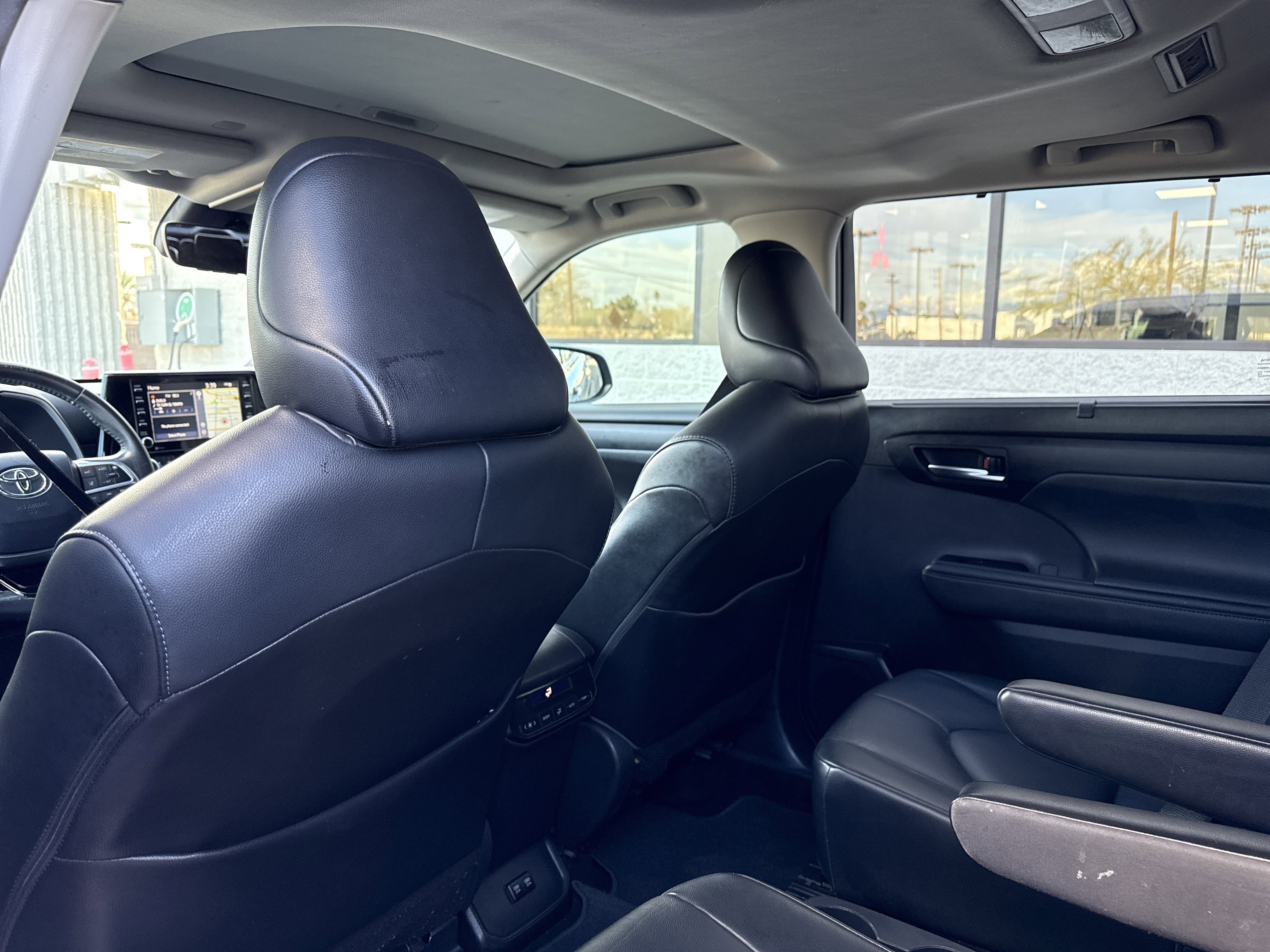 Used 2020 Toyota Highlander XLE image 21