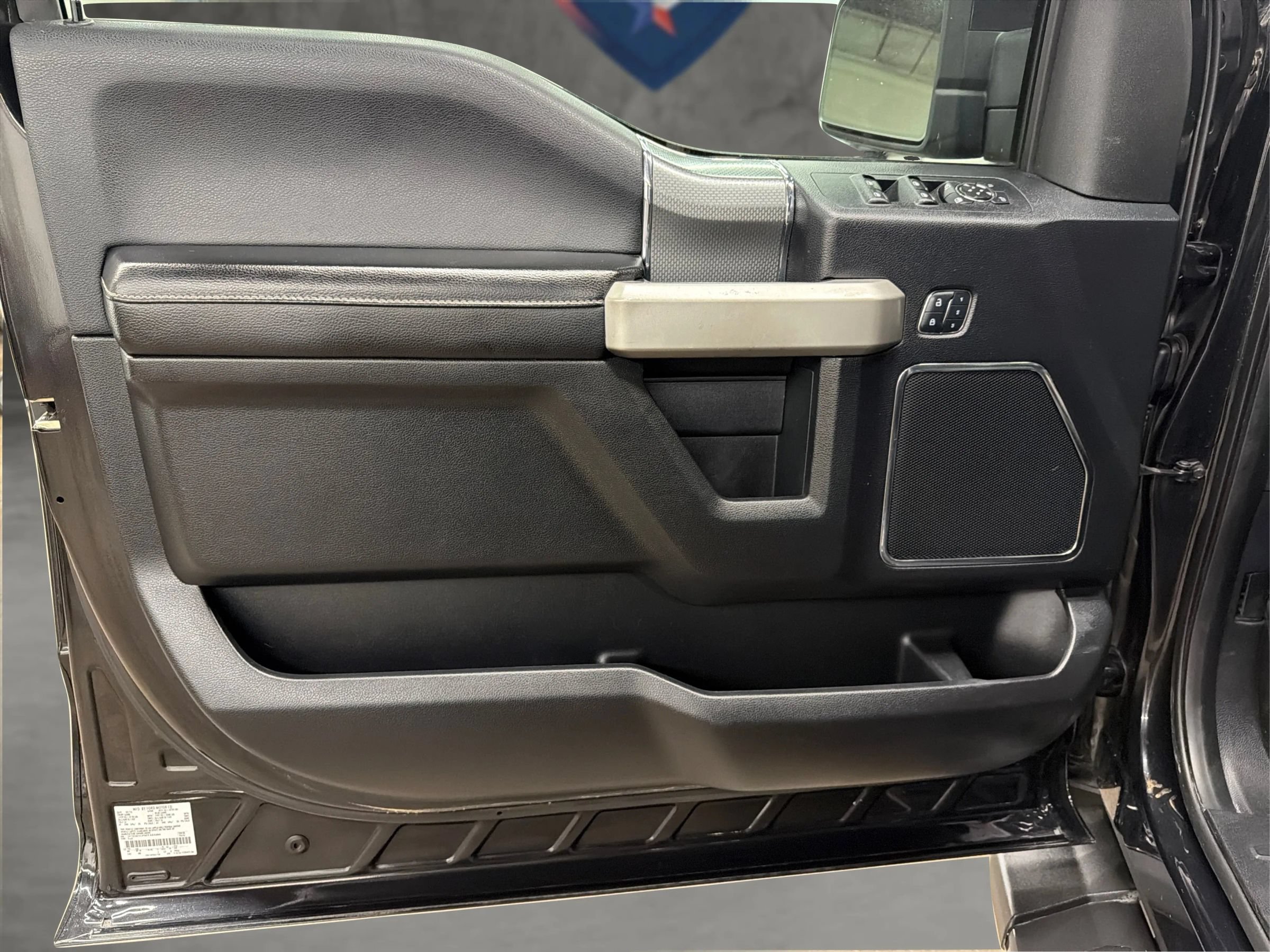Used 2015 Ford F150 Lariat RWD image 32