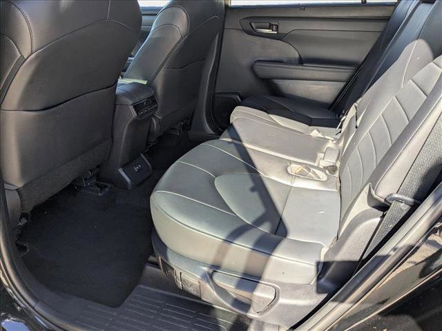 Used 2022 Toyota Highlander XLE image 15