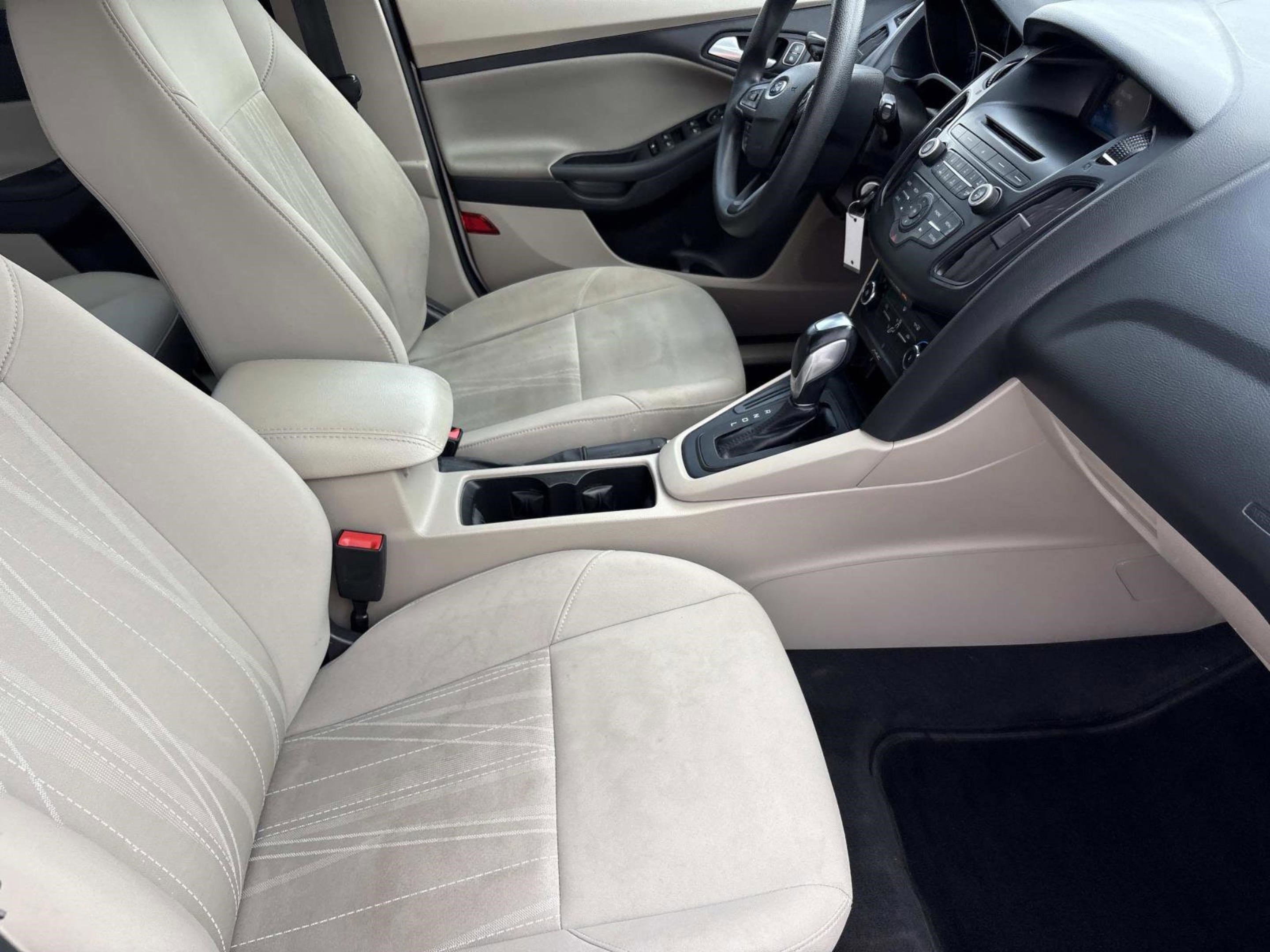 Used 2015 Ford Focus SE FWD image 19