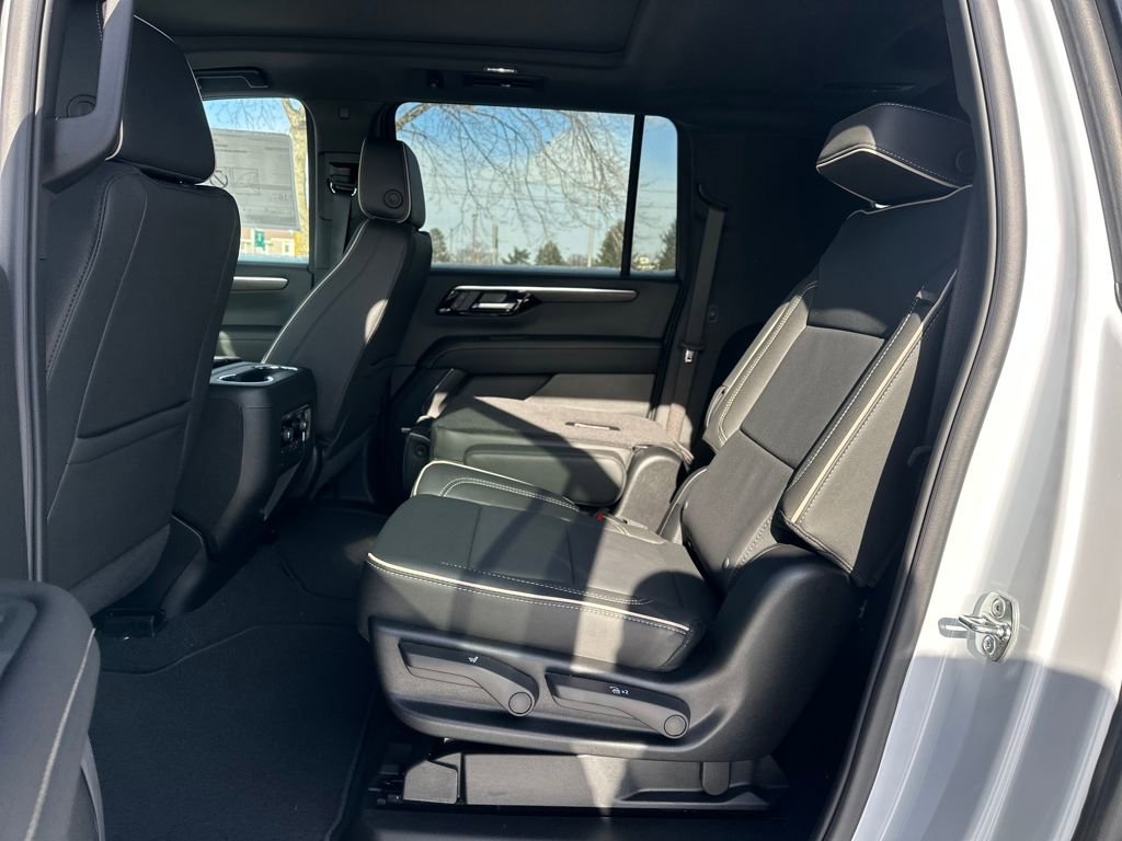 New 2026 Chevrolet Suburban Premier w/ Sun And Tow Package AWD/4WD image 17