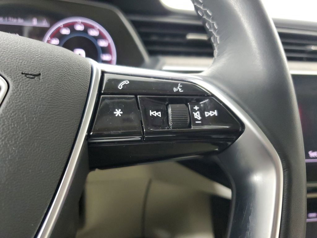 Used 2024 Audi Q8 e-tron Premium Plus w/ Premium Plus Package image 25