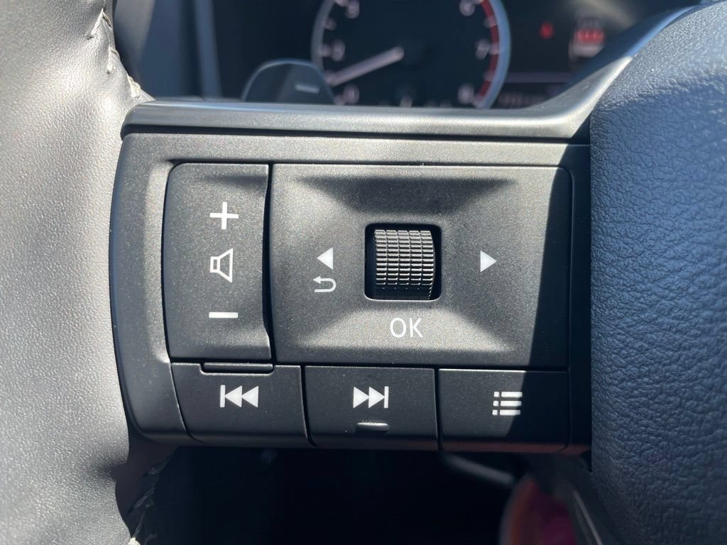 Used 2025 Nissan Rogue SV w/ SV Premium Package AWD/4WD image 12