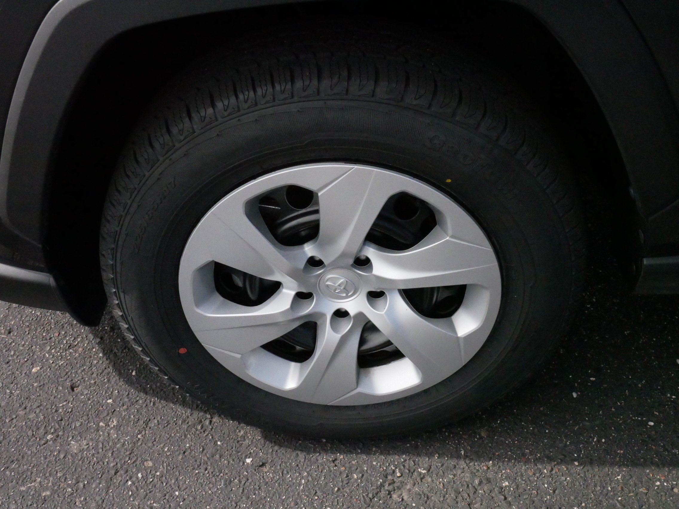 Used 2025 Toyota RAV4 LE AWD/4WD image 15