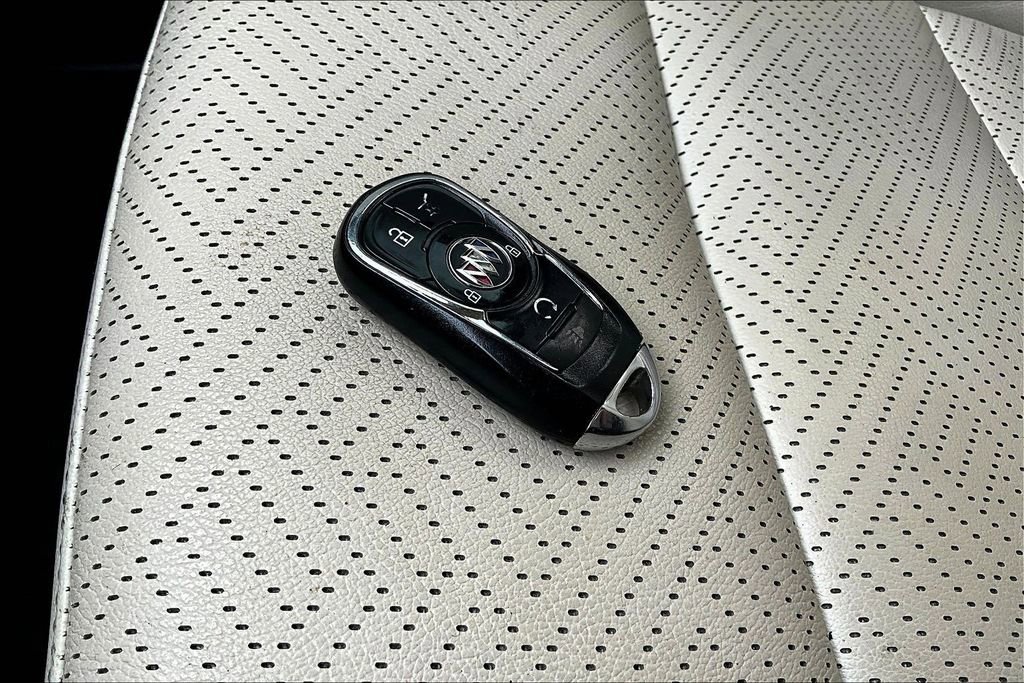 Used 2021 Buick Encore GX Essence w/ Sport Touring Package image 31