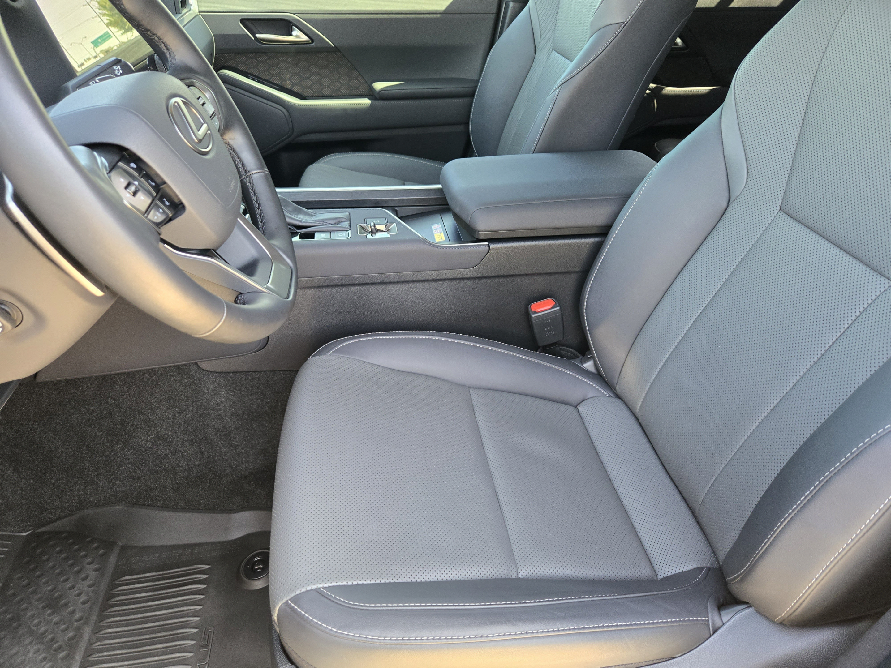 Used 2024 Lexus GX 550 w/ Accessory Package (Z1) AWD/4WD image 9