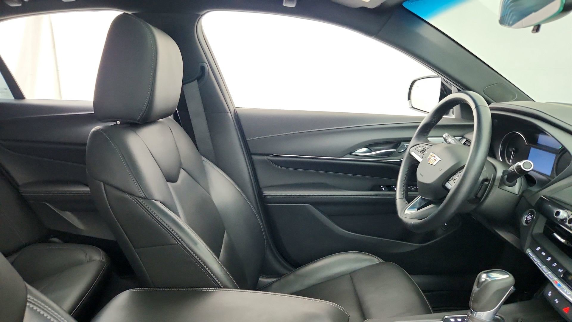 Used 2025 Cadillac CT4 Luxury AWD/4WD image 30