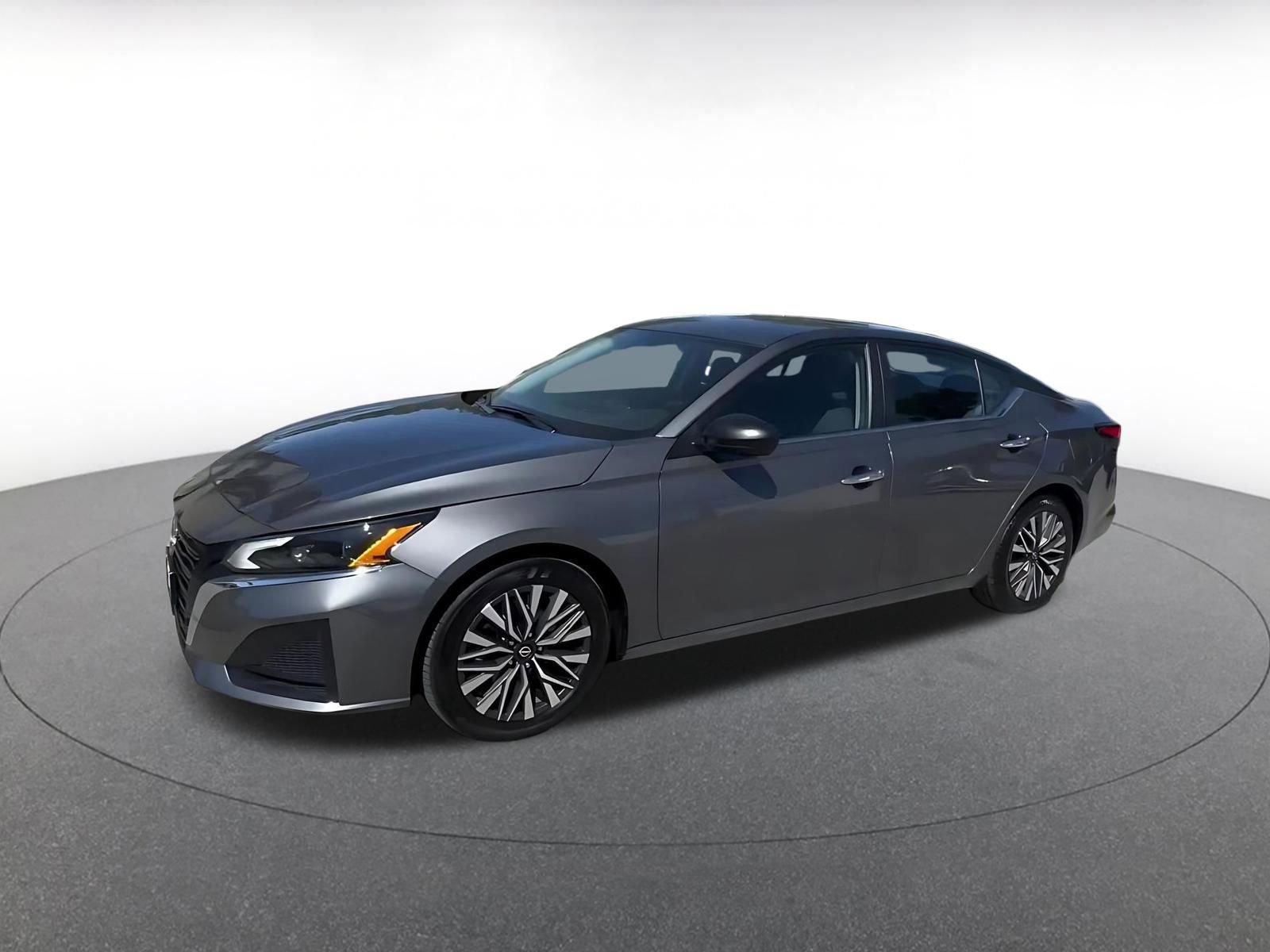 Used 2025 Nissan Altima 2.5 SV FWD image 8