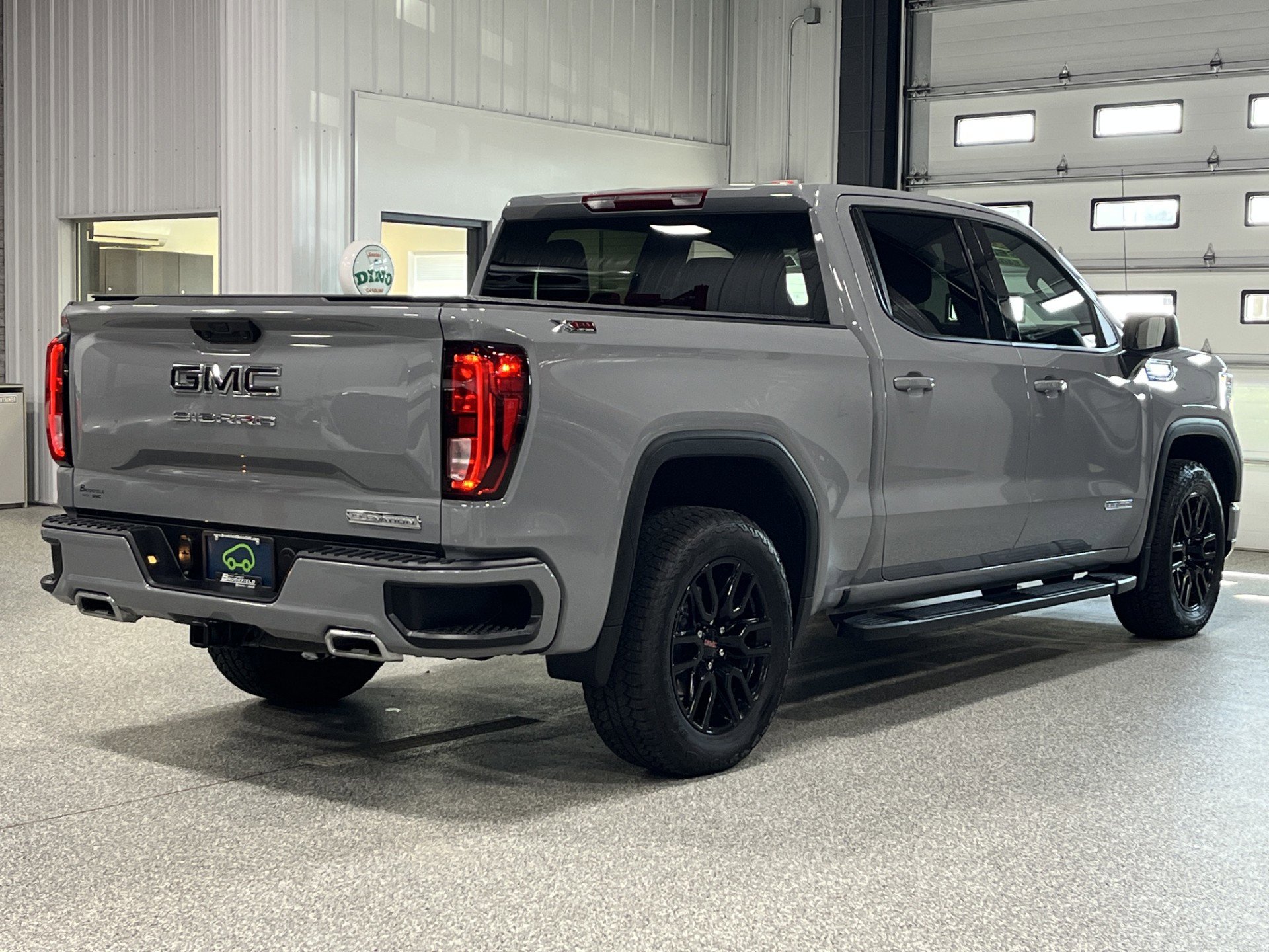Certified 2024 GMC Sierra 1500 Elevation w/ LPO, Elevation Black Package AWD/4WD image 5