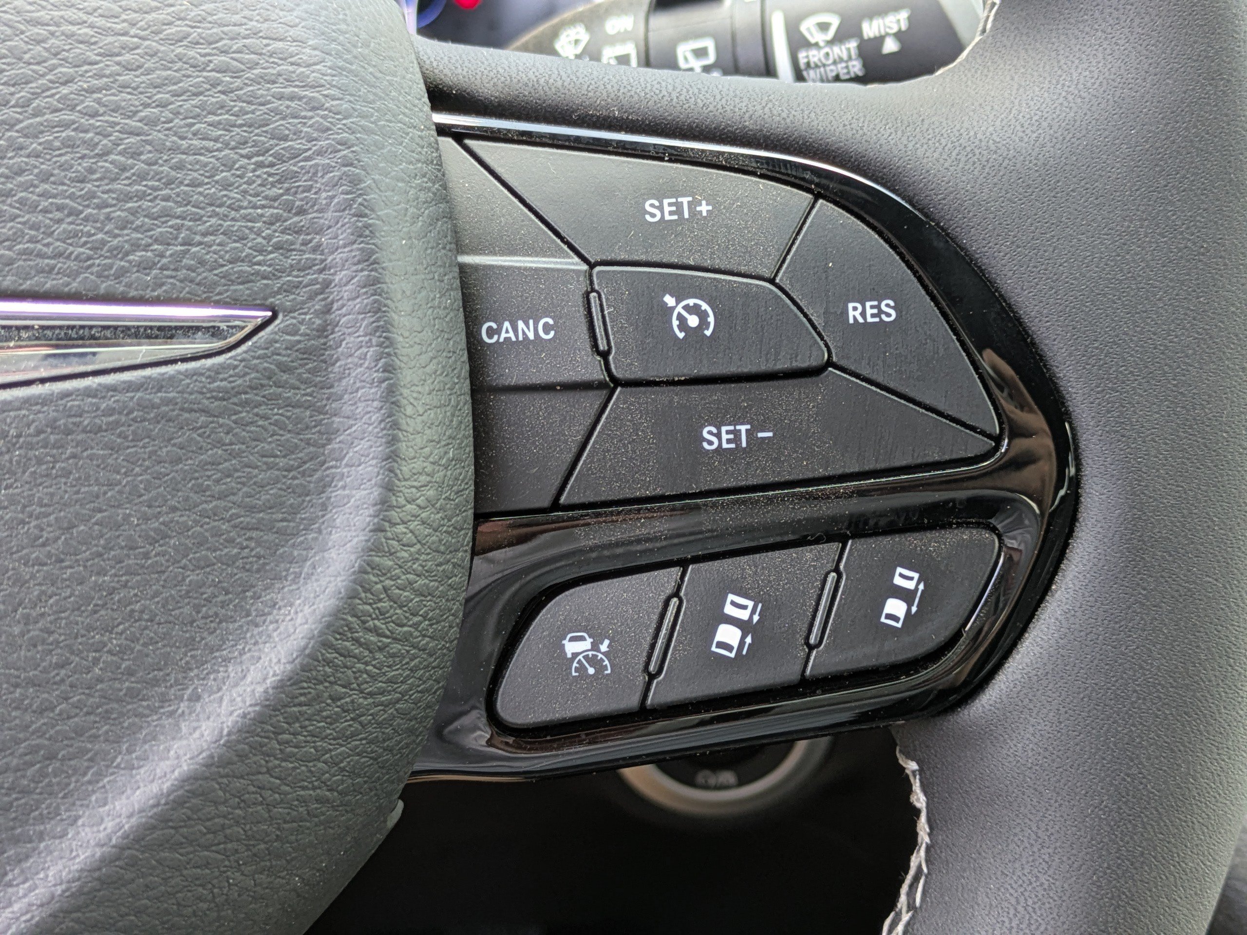 Used 2025 Chrysler Pacifica Limited FWD image 22