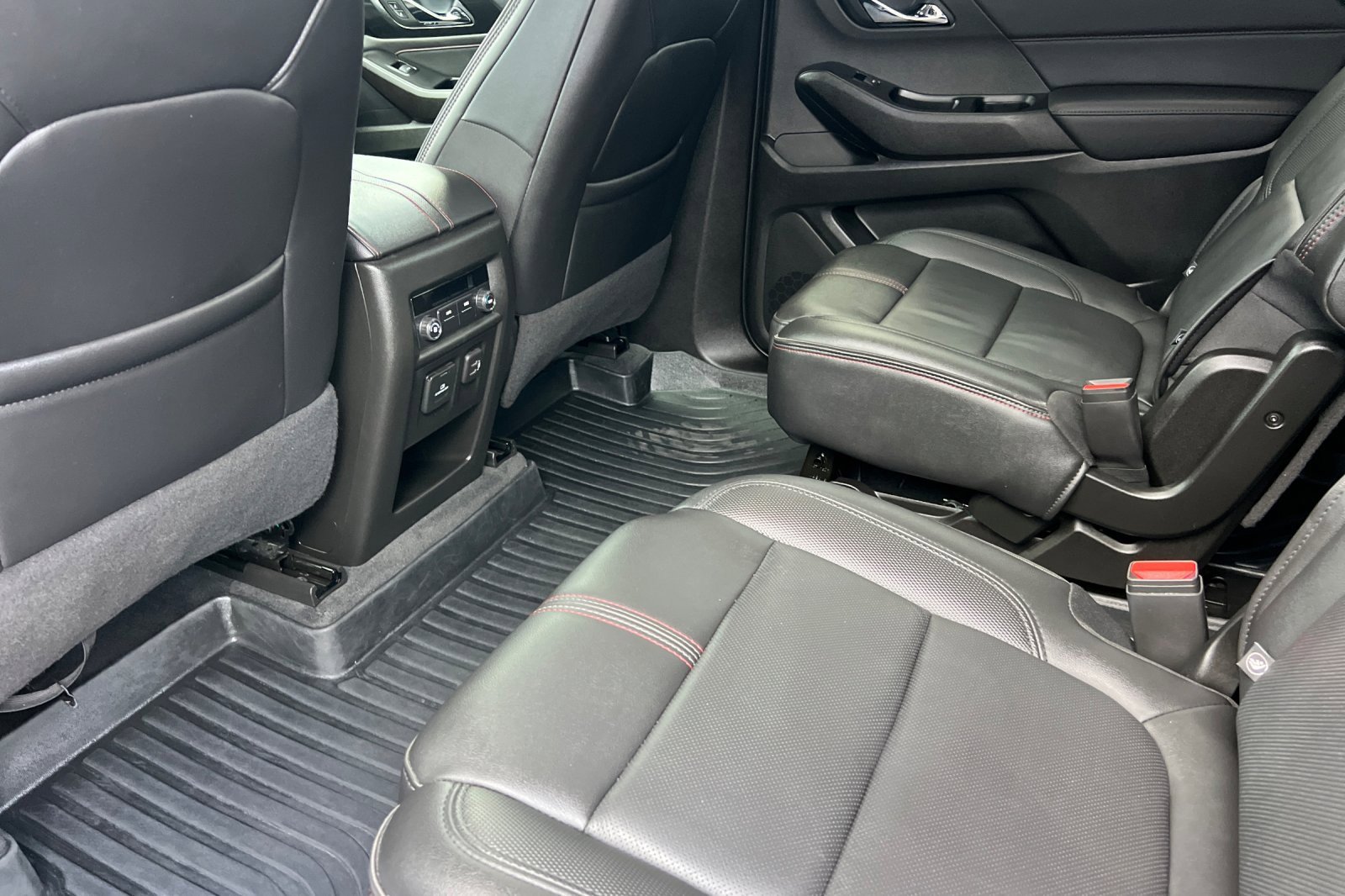Used 2023 Chevrolet Traverse RS image 14