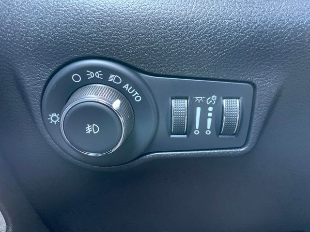 Used 2022 Jeep Compass Latitude w/ Convenience Group AWD/4WD image 43