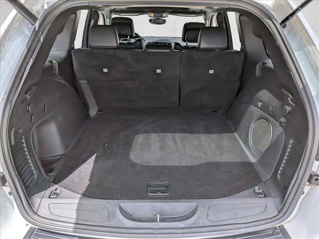 Used 2022 Jeep Grand Cherokee Laredo X AWD/4WD image 7