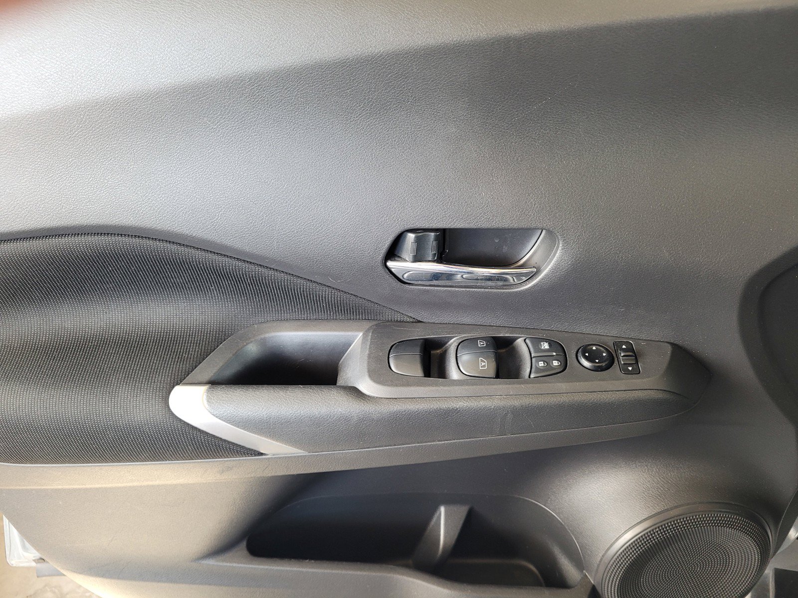 Certified 2022 Nissan Kicks SV FWD image 17