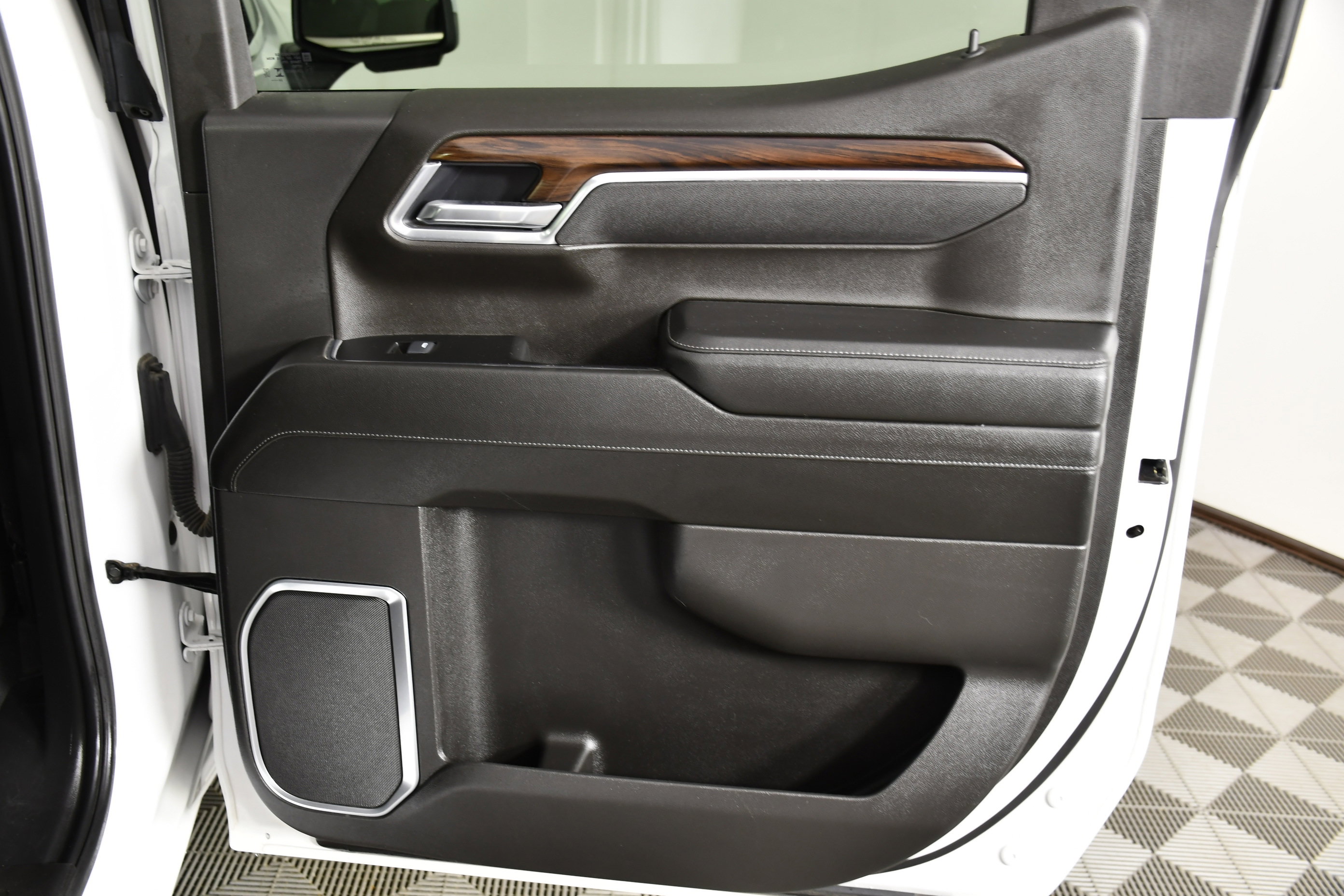 Used 2025 GMC Sierra 1500 SLT image 32