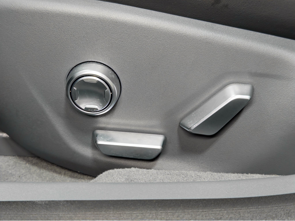 Used 2025 Lucid Air Pure image 6