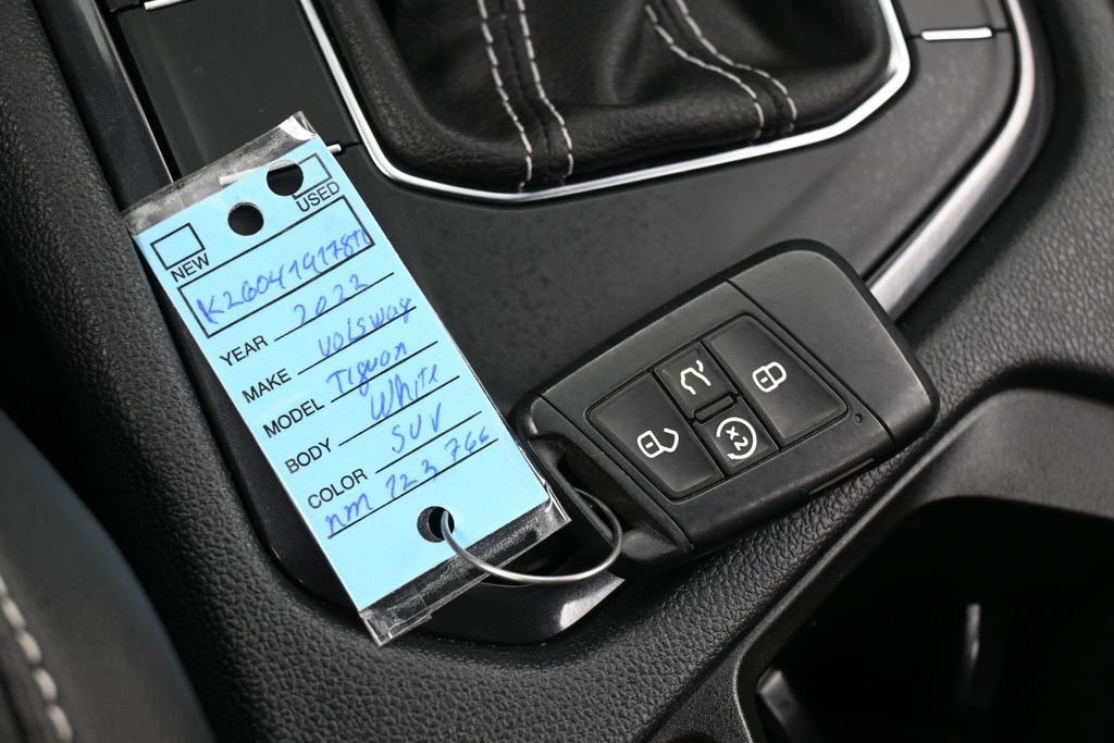 Used 2022 Volkswagen Tiguan SE R-Line image 28