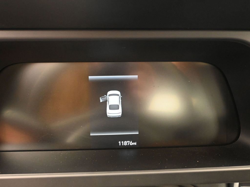 Certified 2025 Hyundai Elantra Sport image 28