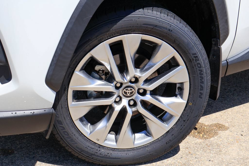 Used 2023 Toyota RAV4 XLE Premium FWD image 29