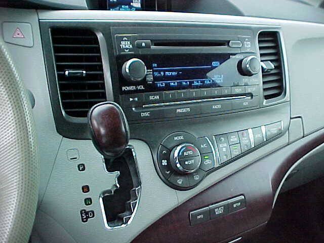 Used 2012 Toyota Sienna XLE FWD image 22