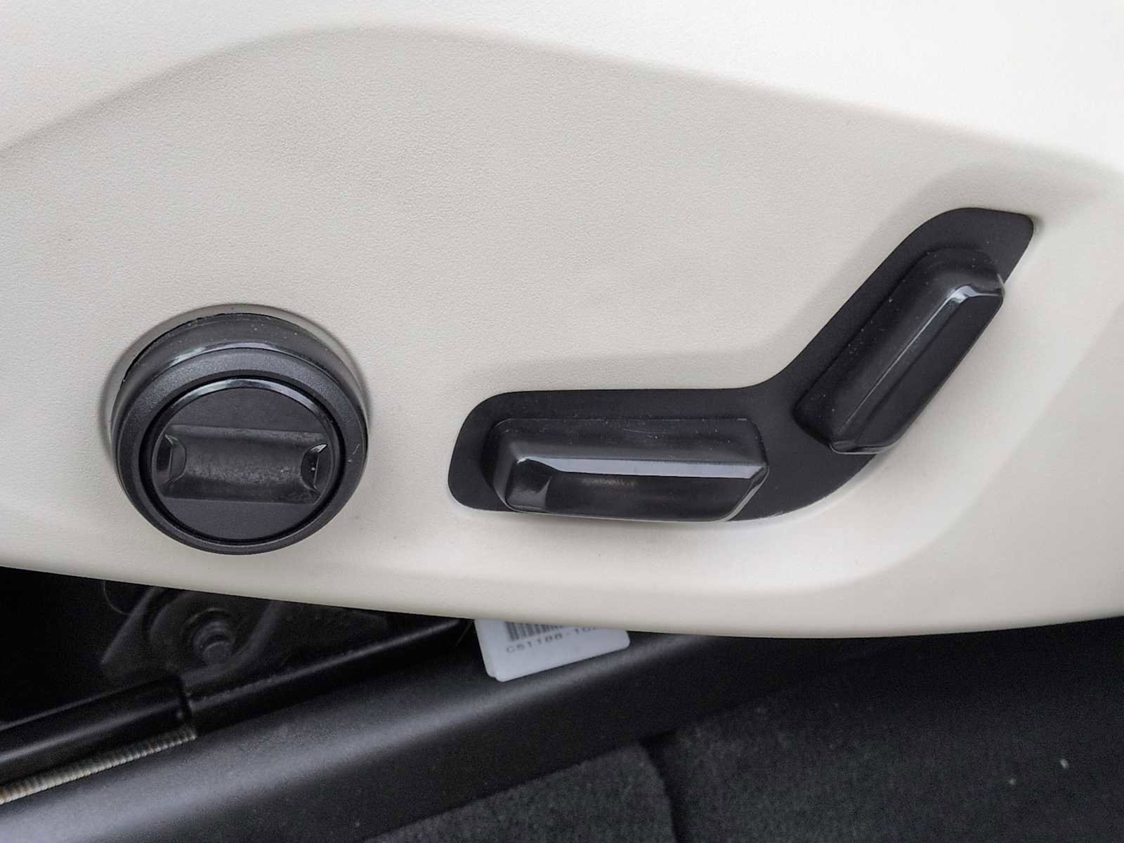 Used 2020 Volvo XC60 T5 Momentum image 17