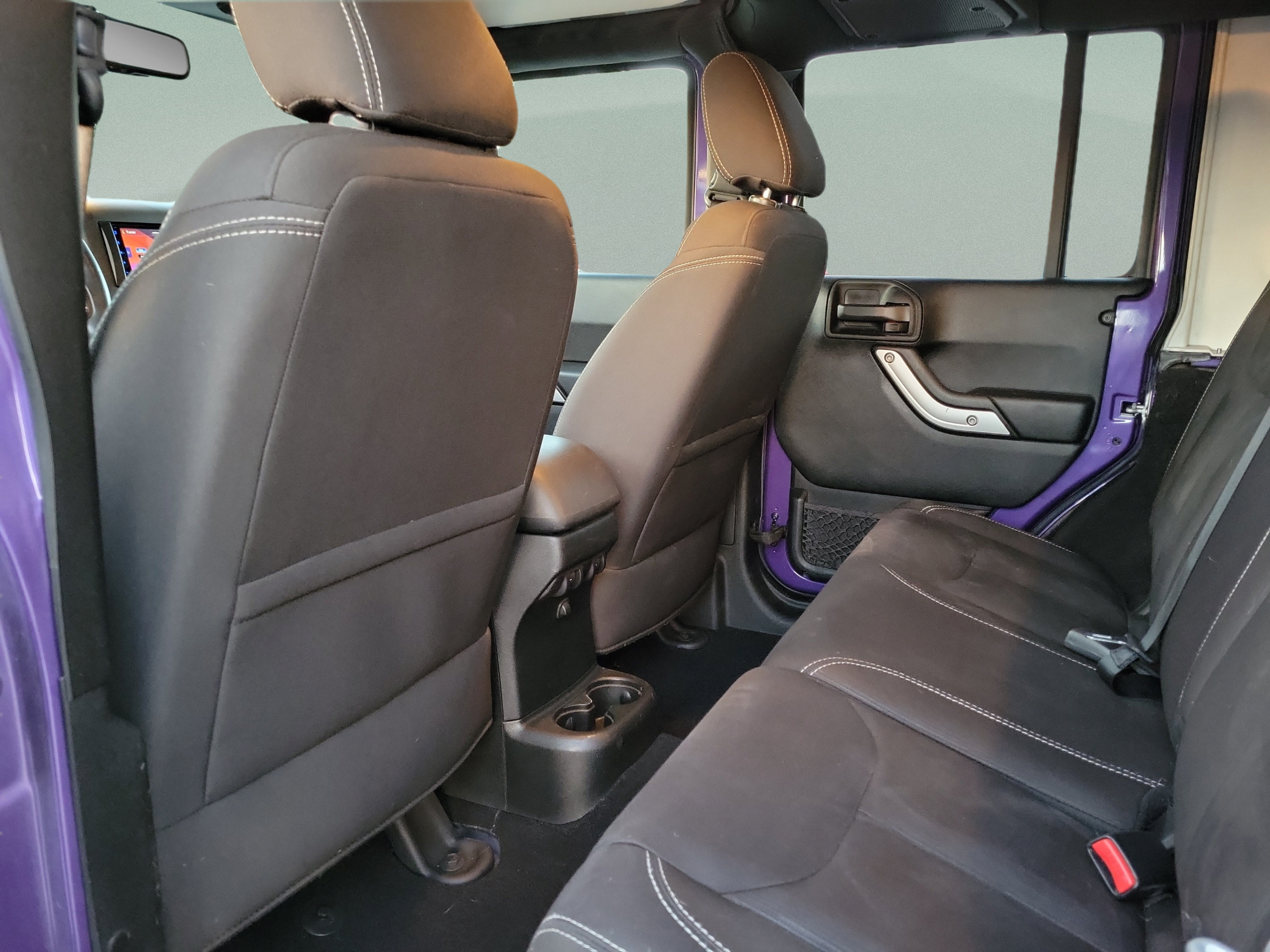 Used 2017 Jeep Wrangler Unlimited Sahara AWD/4WD image 5
