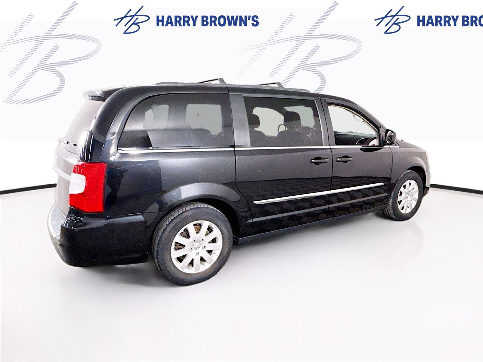 Used 2016 Chrysler Town & Country Touring image 32