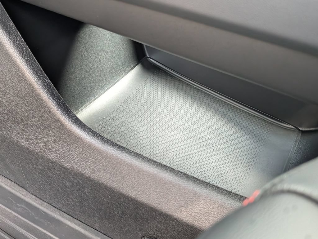 New 2026 Chevrolet Traverse RS w/ LPO, Floor Liner Package FWD image 28