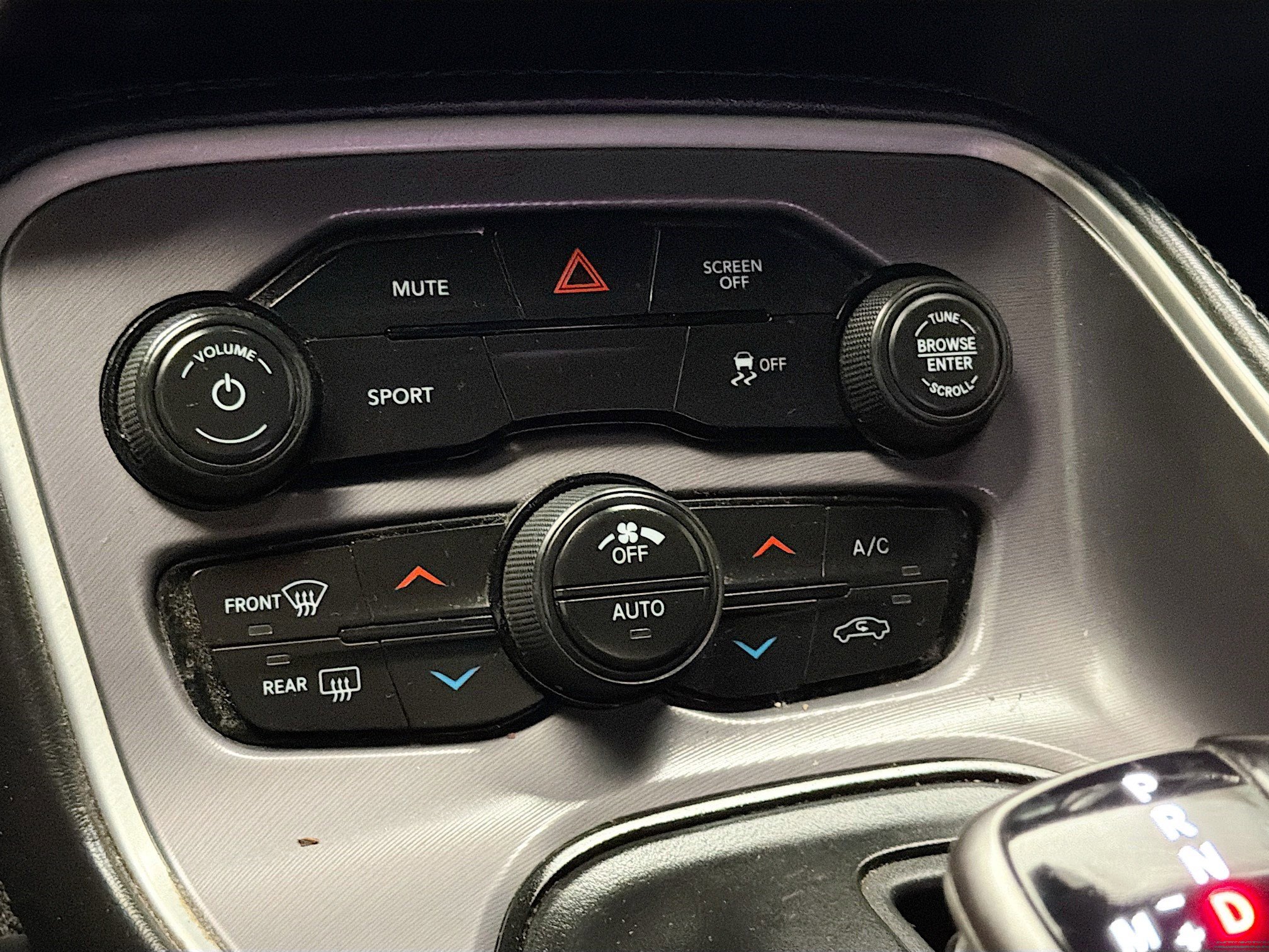 Used 2020 Dodge Challenger SXT RWD image 10