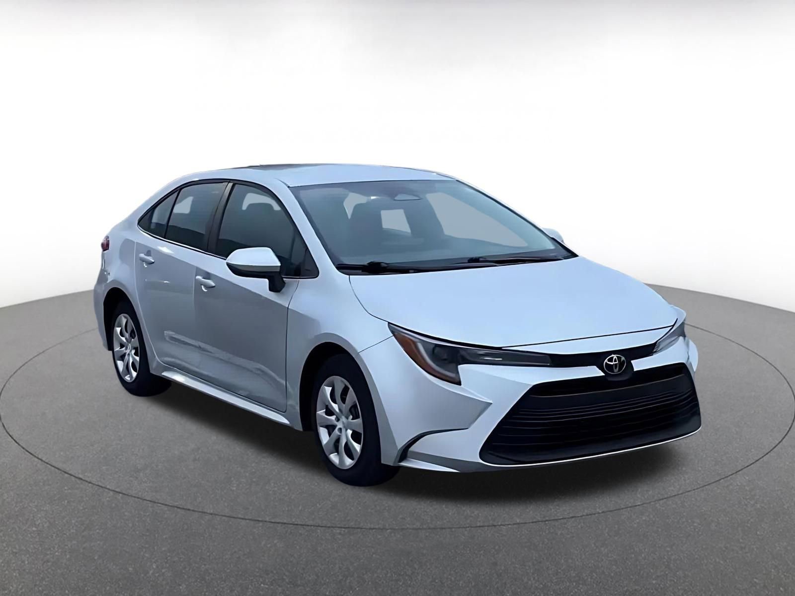 Used 2025 Toyota Corolla LE image 3