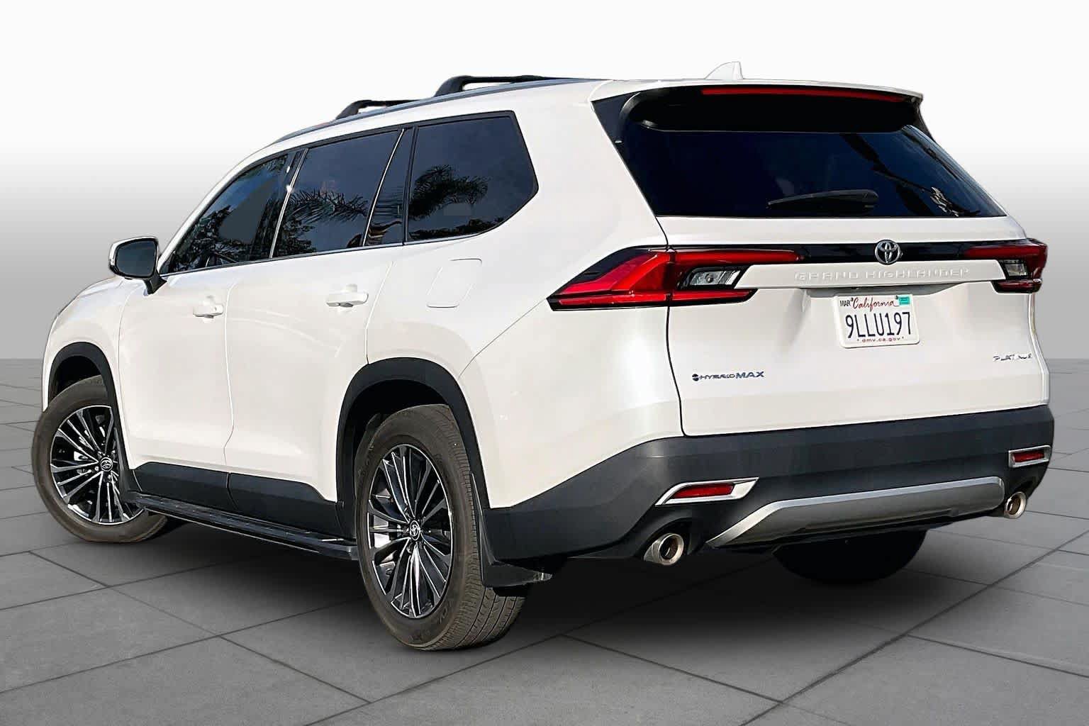 Used 2024 Toyota Grand Highlander AWD Hybrid image 11