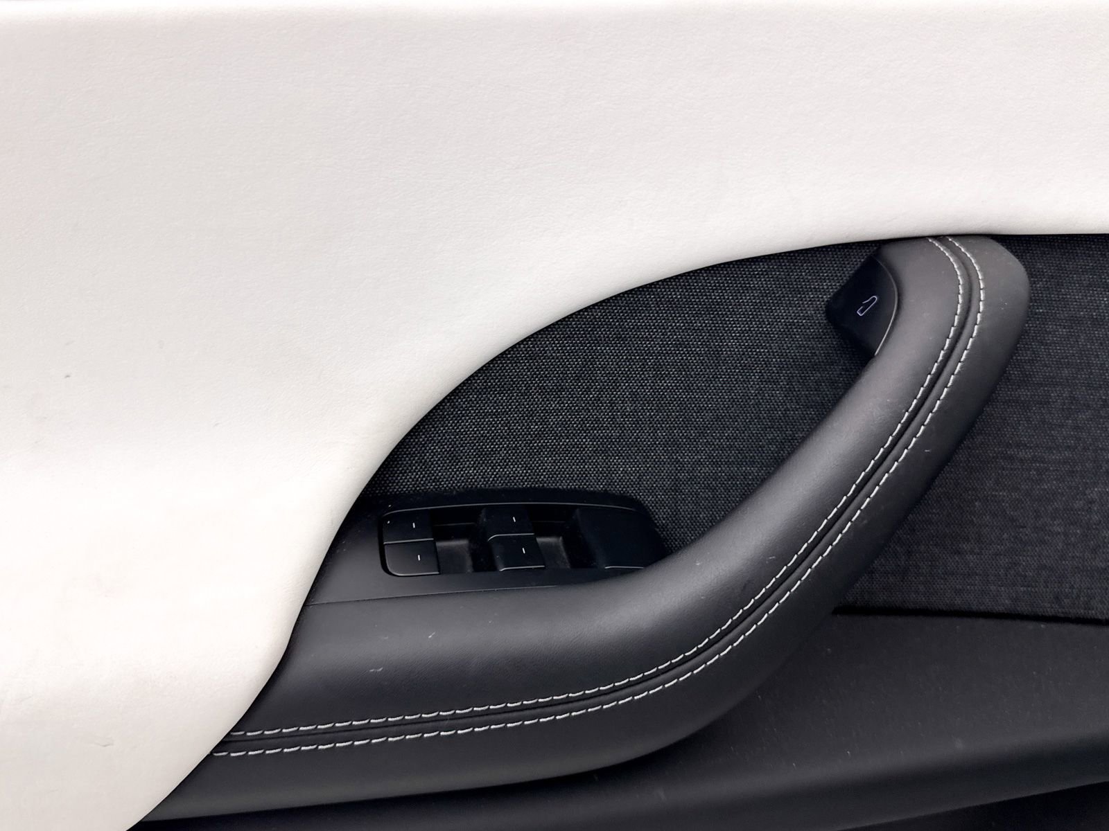 Used 2022 Tesla Model X image 37