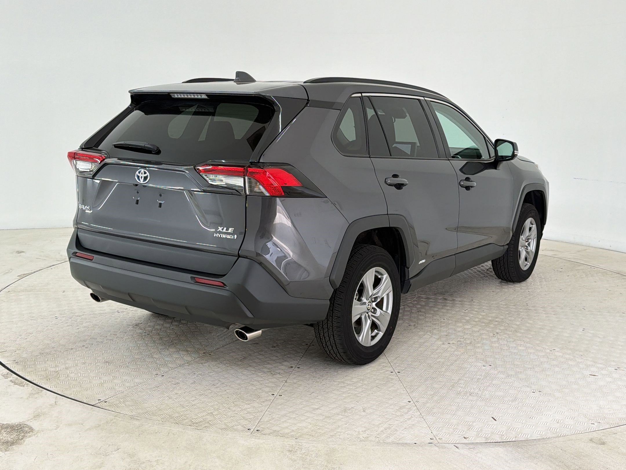 Used 2024 Toyota RAV4 XLE AWD/4WD image 9